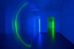 BETWEEN (2015), Strom Art Gallery, Brno (CZ) – Pavel Korbička, site-specific installation, polycarbonates, neons, 210x1800x412 cm, photo: Michaela Dvořáková