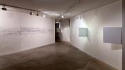 ACOUSTIC PAINTINGS (2013), Pecka Gallery, Prague (CZ) – Pavel Korbička / Acoustic painting No.43 - 00:07:46 min, site-specific installation, wall, stamp color, sound, 275x708 cm, music cooperation: Lucie Vítková, photo: Jan Vermouzek