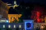 POINT (2023), The Besedni dum, The Brno Philharmonic, Brno (CZ) – Pavel Korbička, POINT, site-specific installations, neons, stainless steel construction, tree, 415x415x415 cm, 800 cm, The installation was commissioned by The Brno Philharmonic, photo: Jan Vermouzek